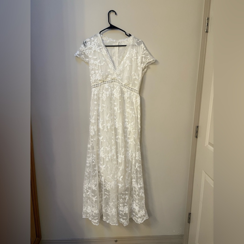Elegant White Floral Lace Dress